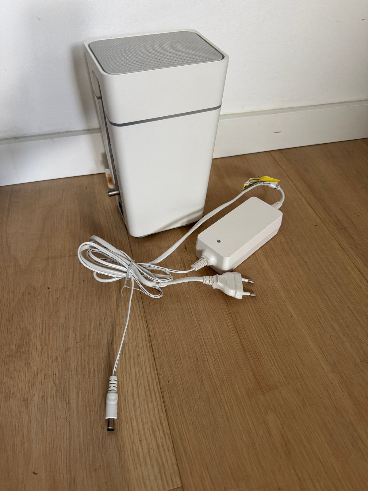 Ziggo Connectbox - Arris modem/router met gigabit poorten, Ophalen of Verzenden, Zo goed als nieuw