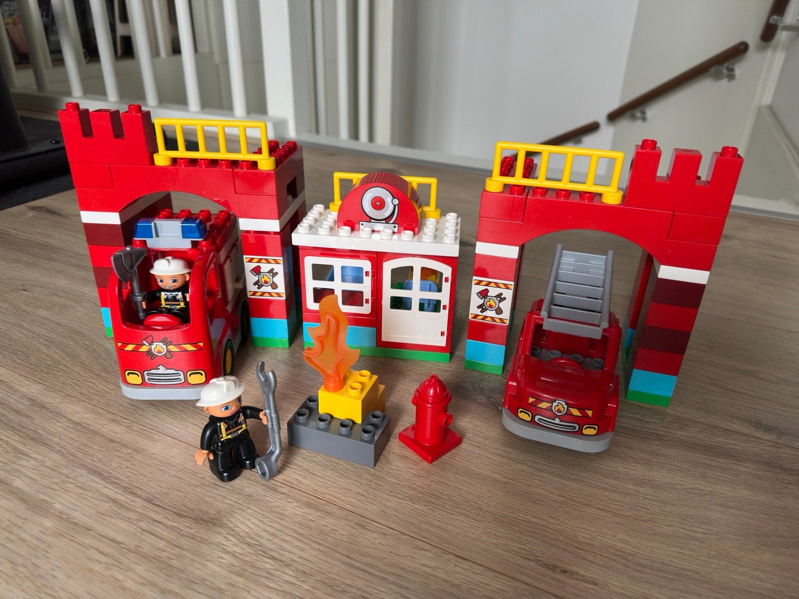 LEGO Duplo 10593 Brandweerkazerne, Ophalen of Verzenden, Zo goed als nieuw, Overige merken