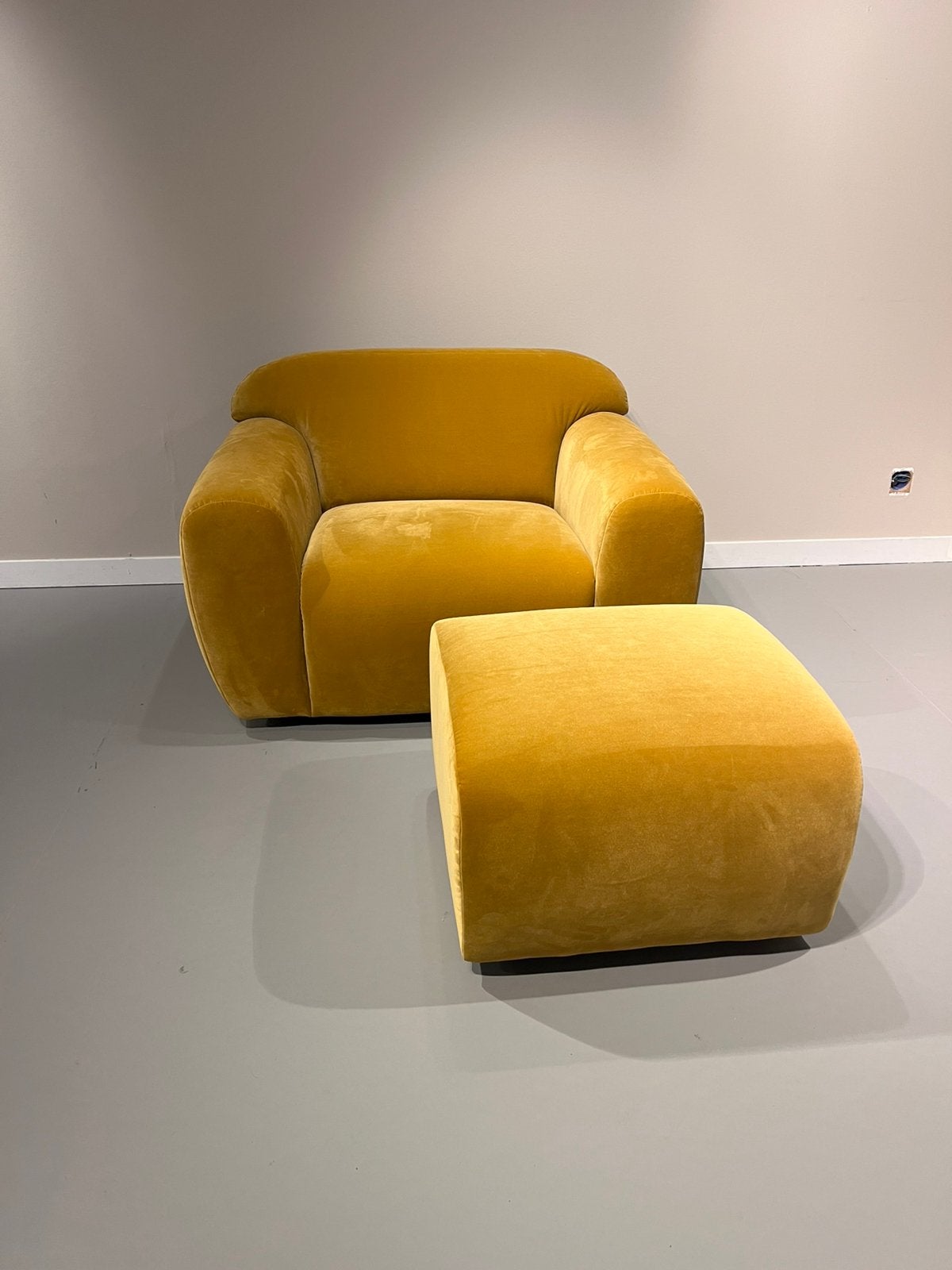 Montèl fauteuil & voetenbank Bold - geel, Ophalen, Zo goed als nieuw, Rond, Stof