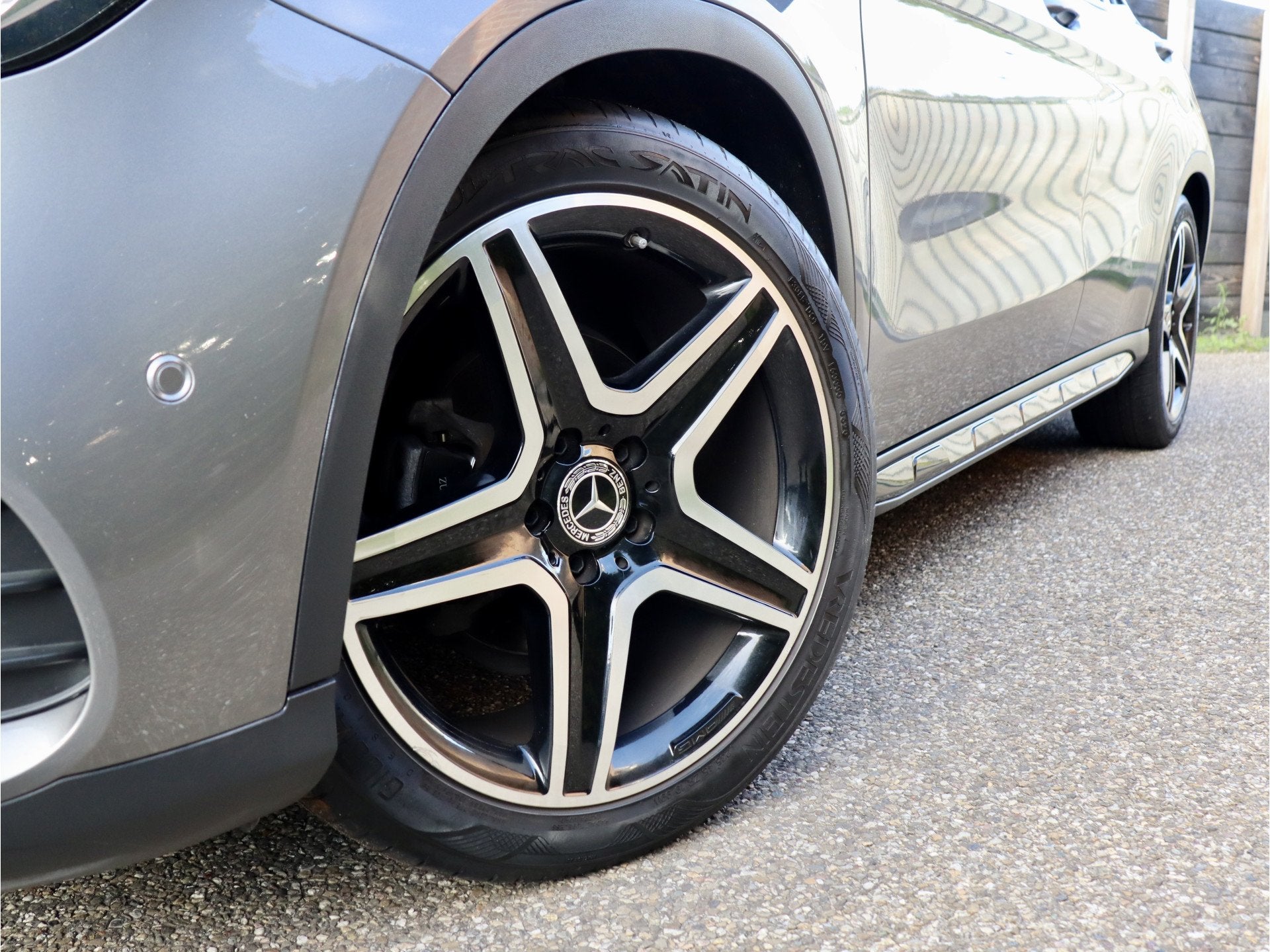 Mercedes-Benz GLA 180 Business Solution AMG NL-auto | trekha, Gebruikt, 4 cilinders, 715 kg, 122 pk