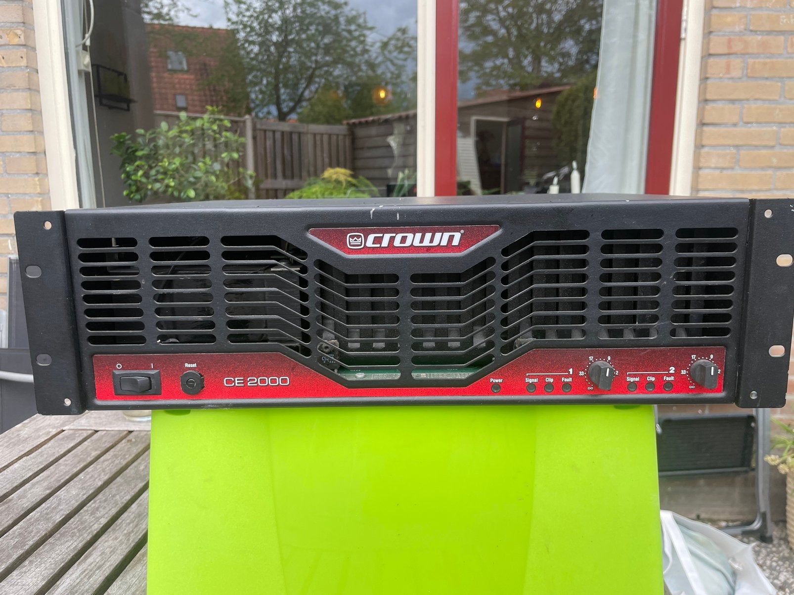 Crown CE2000 versterker, Ophalen, Zo goed als nieuw, Minder dan 500 watt