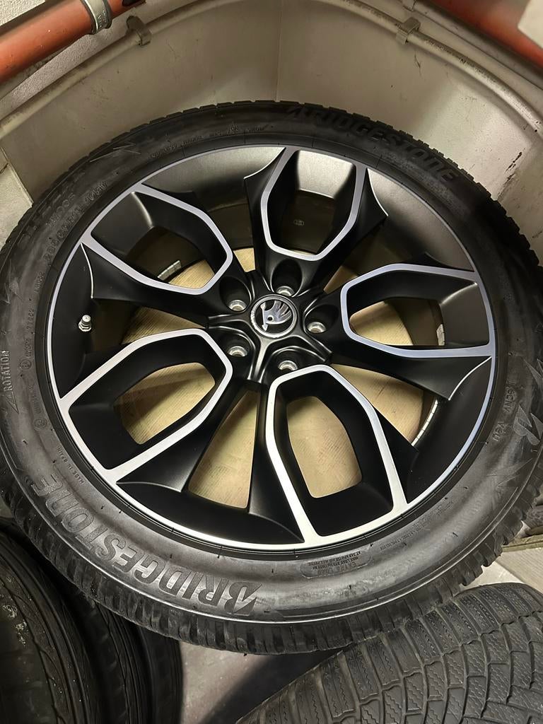 Skoda kodiaq 19 inch origineel velgen Bridgestone 235 50 19, Auto-onderdelen, Banden en Velgen, 19 inch, Gebruikt, Banden en Velgen
