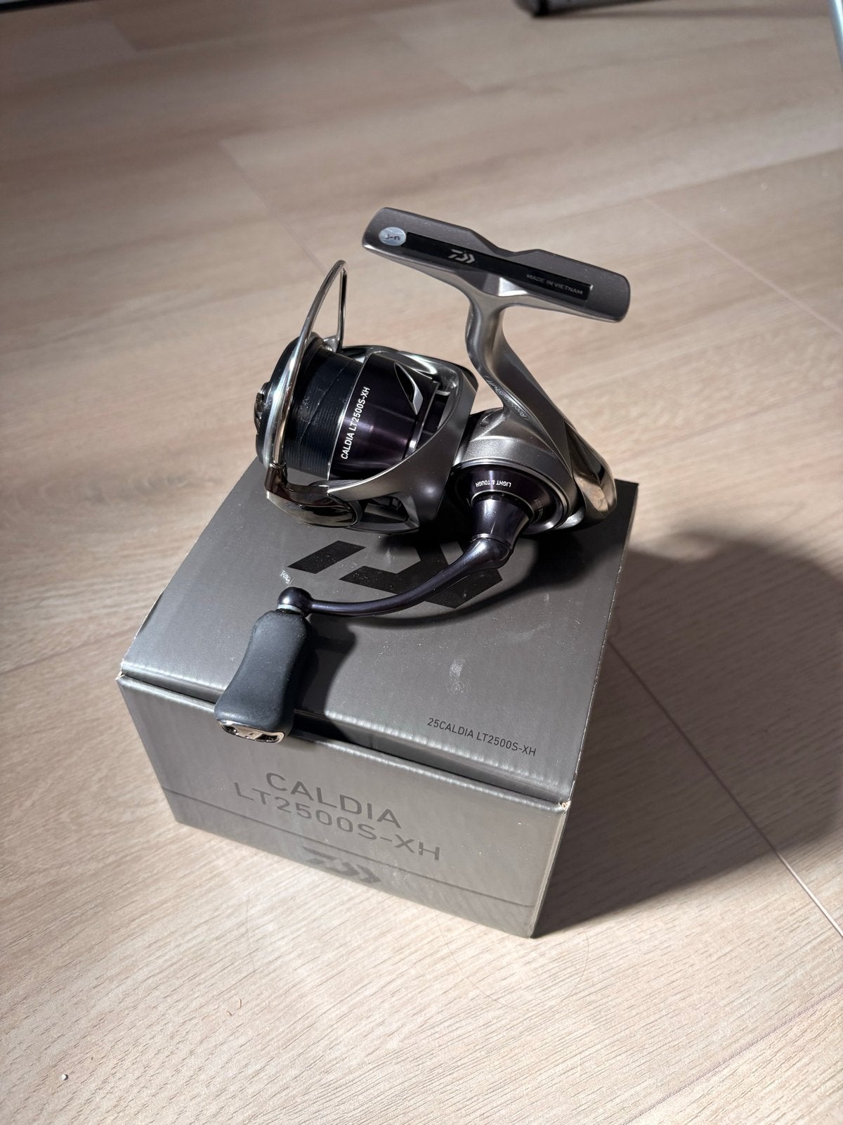 Daiwa Caldia LT2500S-XH, Watersport en Boten, Ophalen of Verzenden, Zo goed als nieuw, Molen