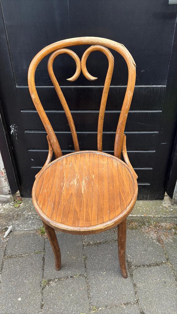 Thonet stoel, Ophalen