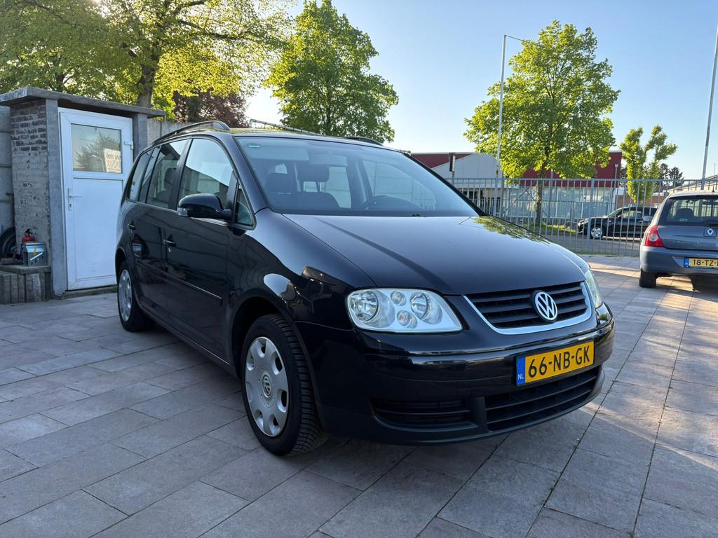 Volkswagen Touran 1.6-16V FSI Trendline|Zeer nette staat, Stof, Gebruikt, Zwart, 4 cilinders