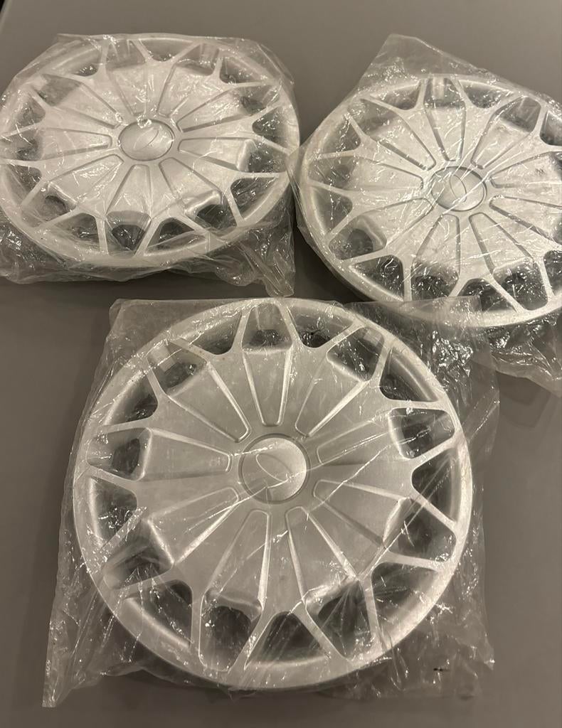 Set van 3 Ford wieldoppen 16 inch - Nieuw, Auto-onderdelen, Ophalen of Verzenden, Nieuw, Ford
