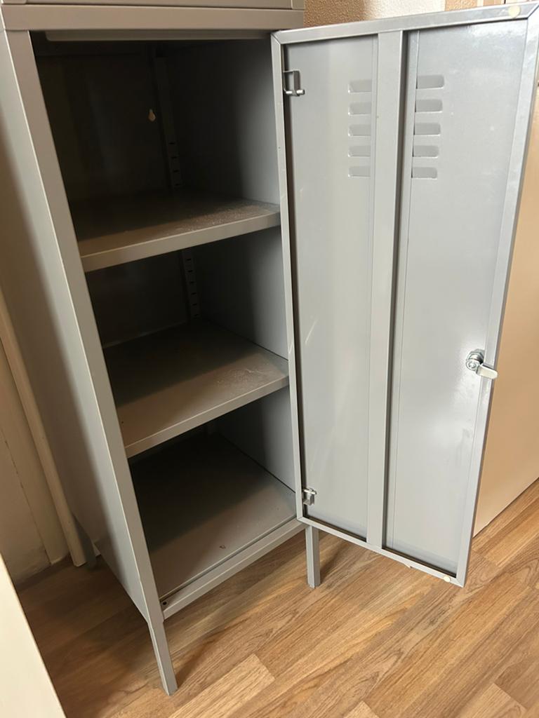 Grijze metalen locker met twee compartimenten, Ophalen, Gebruikt
