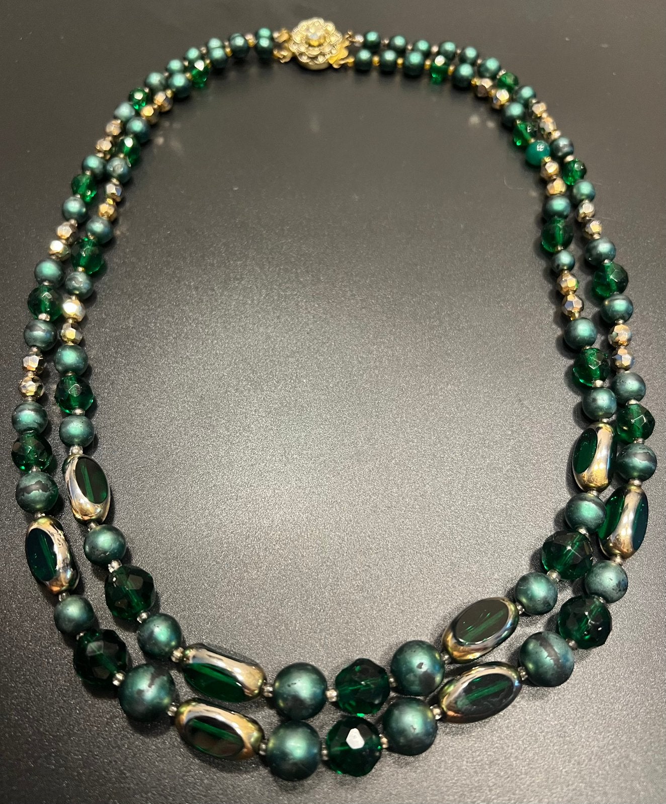 Vintage’50 groene glas kralenketting met mooi goudkleur slot, Sieraden, Tassen en Uiterlijk, Ophalen of Verzenden, Overige materialen
