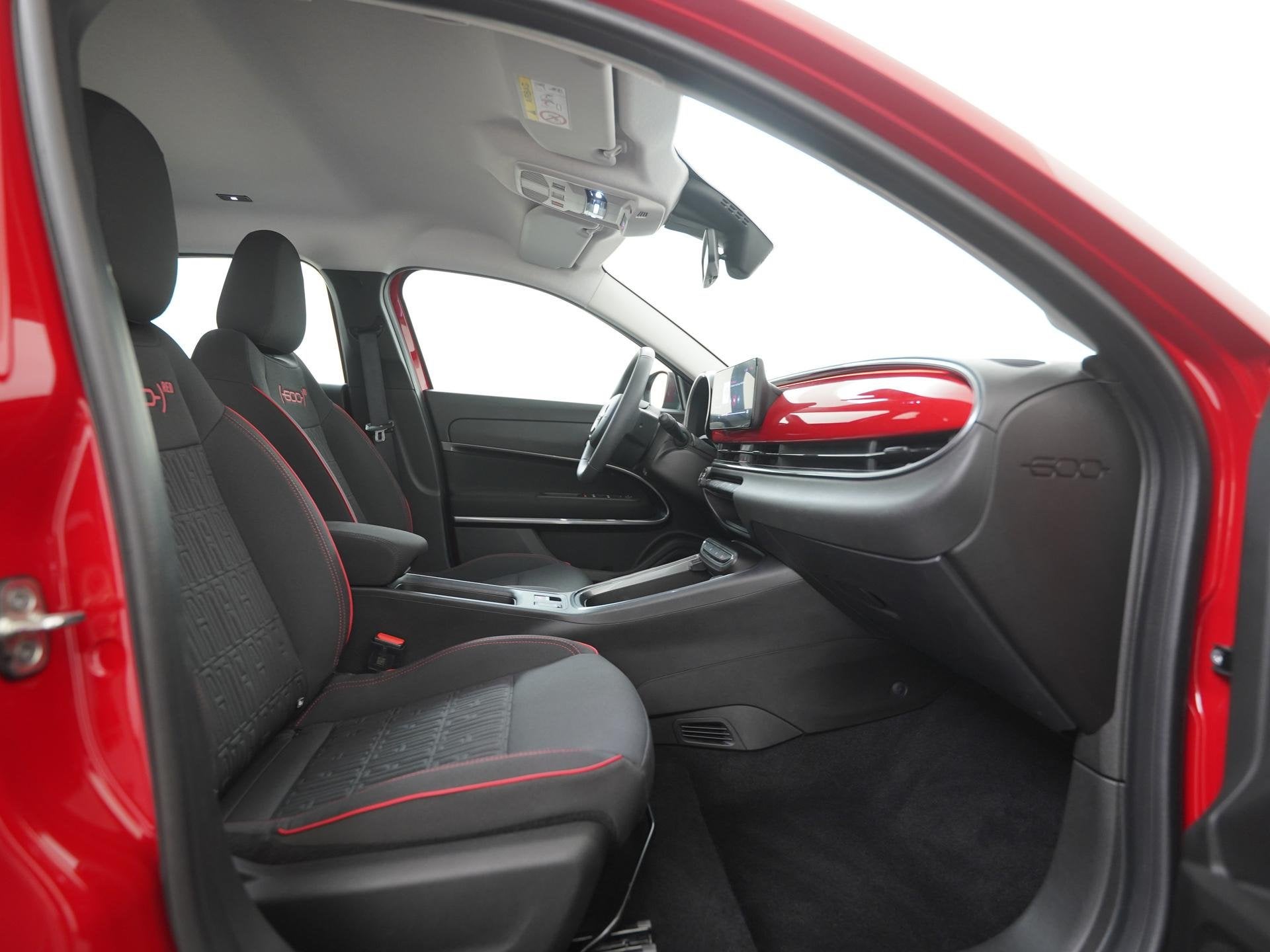 Fiat 600e RED 54 kWh | Digital Cockpit | Apple/Android Carpl, Stof, Gebruikt, 156 pk, Geheel digitaal combi-instrument