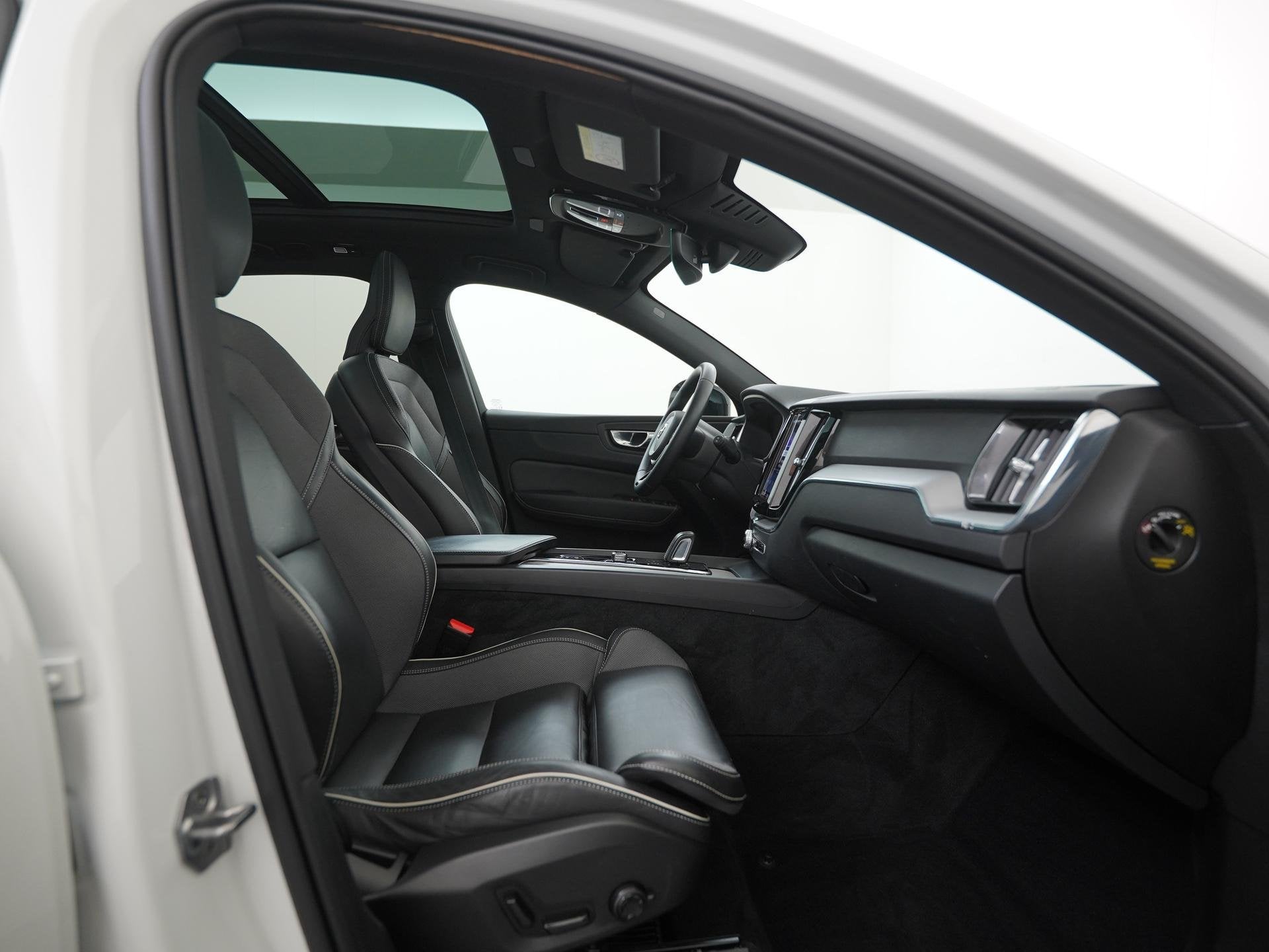 Volvo XC60 2.0 T6 Long Range AWD Plus Dark | Leder | 360 Cam, Automaat, Gebruikt, Euro 6, 180 min