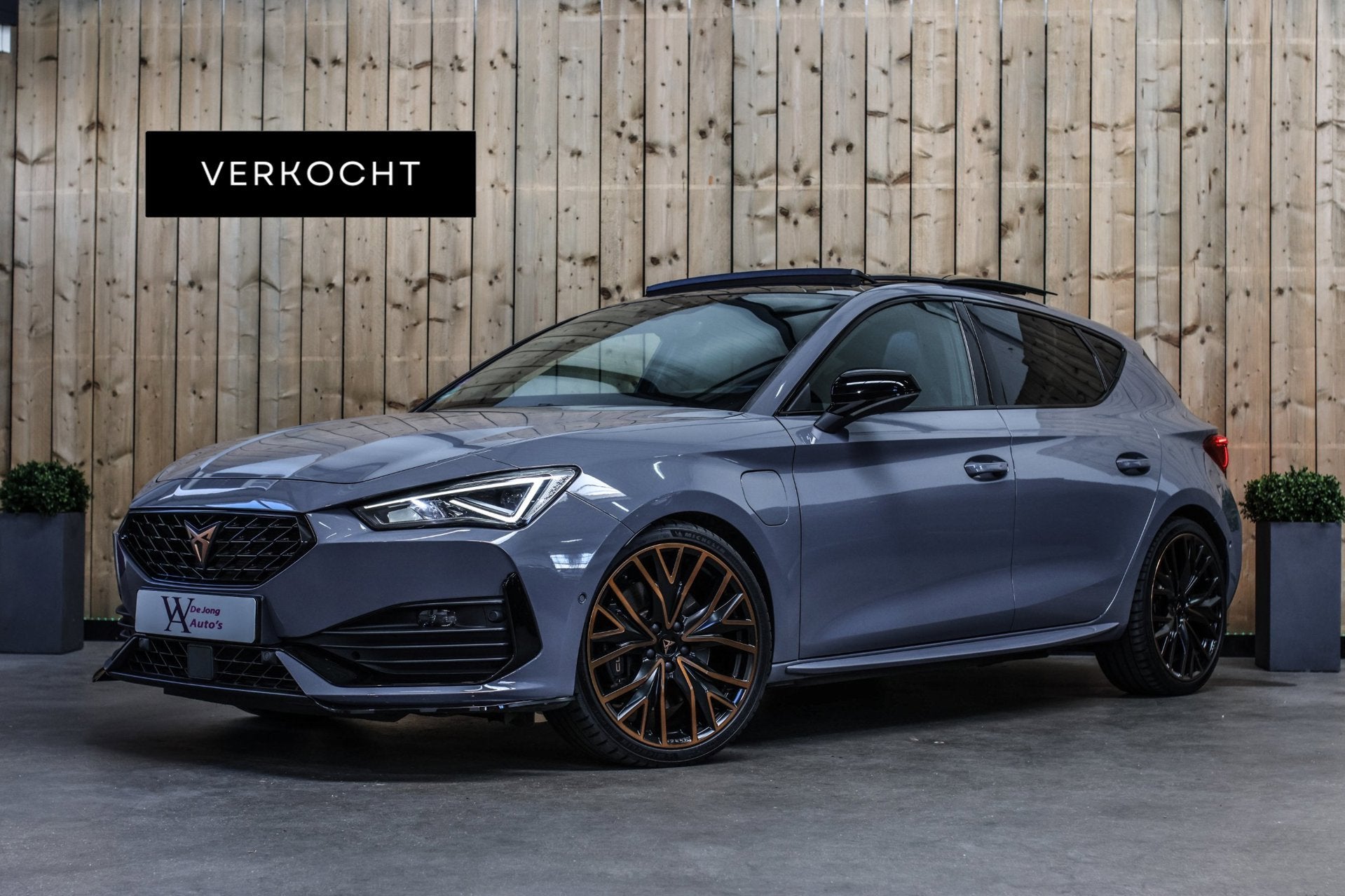 Cupra Leon 1.4 e-Hybrid VZ Performance *Pano*Leder*Camera*DC, Auto's, Dealer onderhouden, 77 km/l, Gebruikt, 4 cilinders