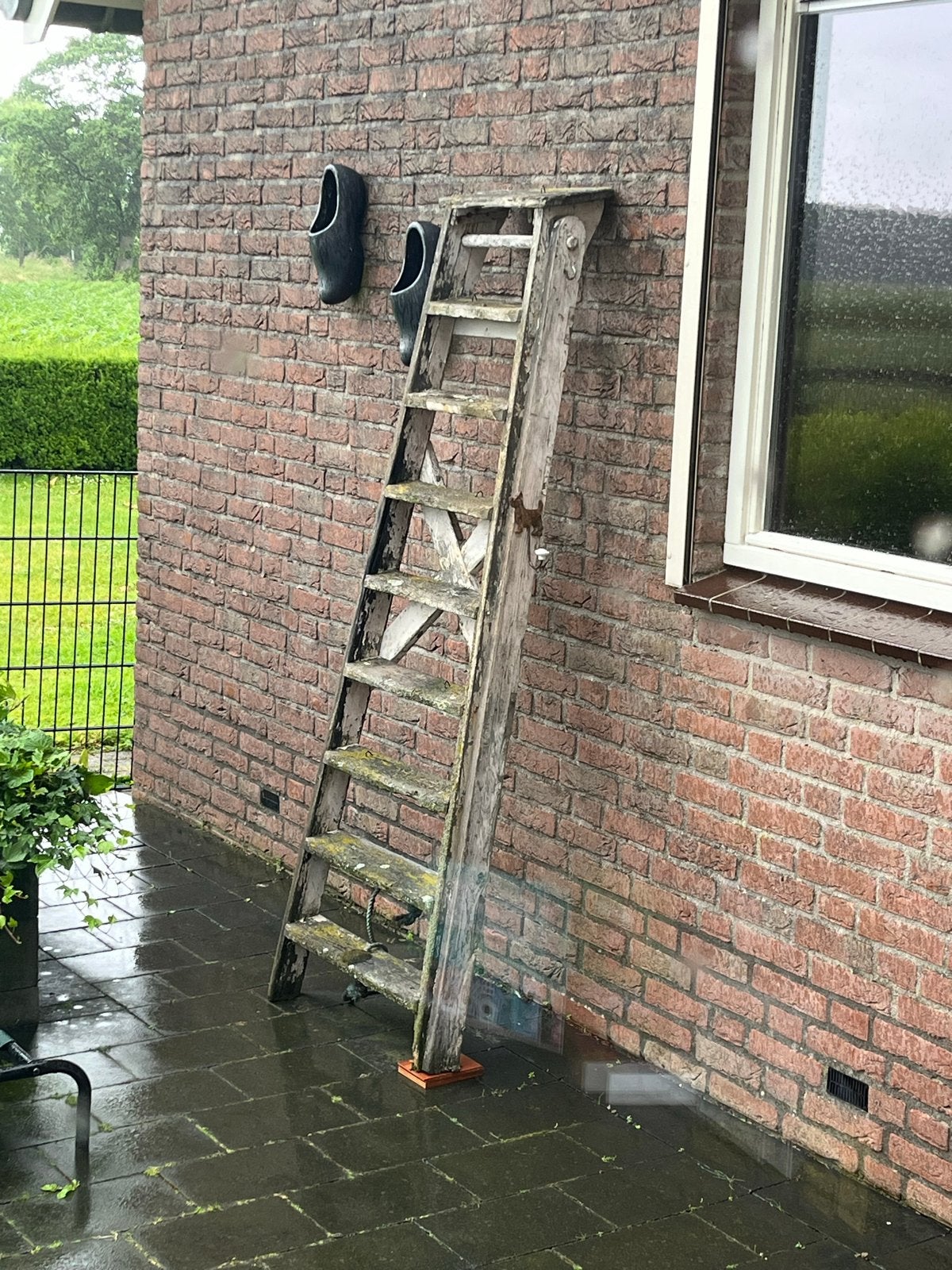 Oude houten schilderstrap - Brocante decoratie, Antiek en Kunst, Ophalen