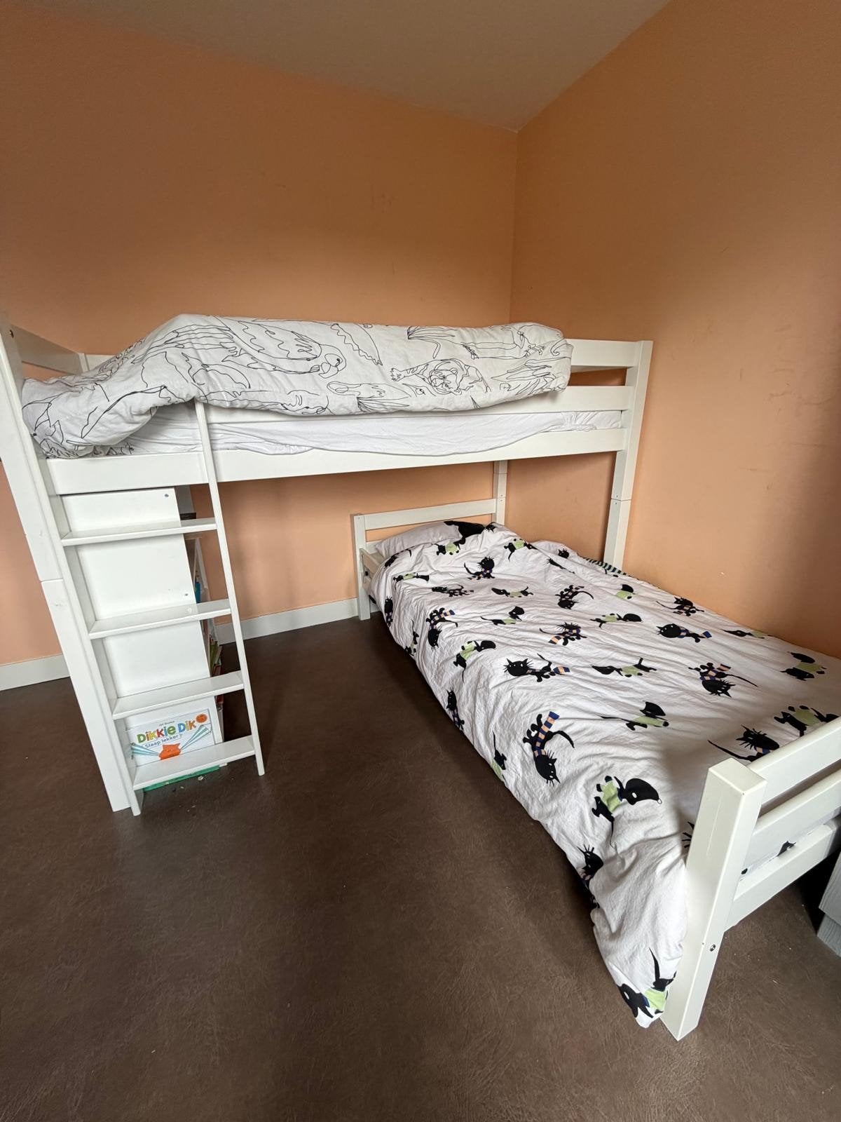 Wit stapelbed met opbergruimte en los bed, Huis en Inrichting, Ophalen