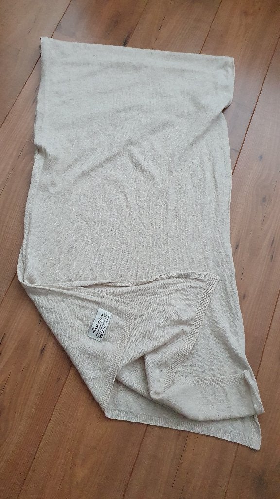 Sjaal: Dames Cashmere sjaal, kleur zand beige made in Italy, Ophalen, Zo goed als nieuw, Maat 46/48 (XL) of groter, Sjaal