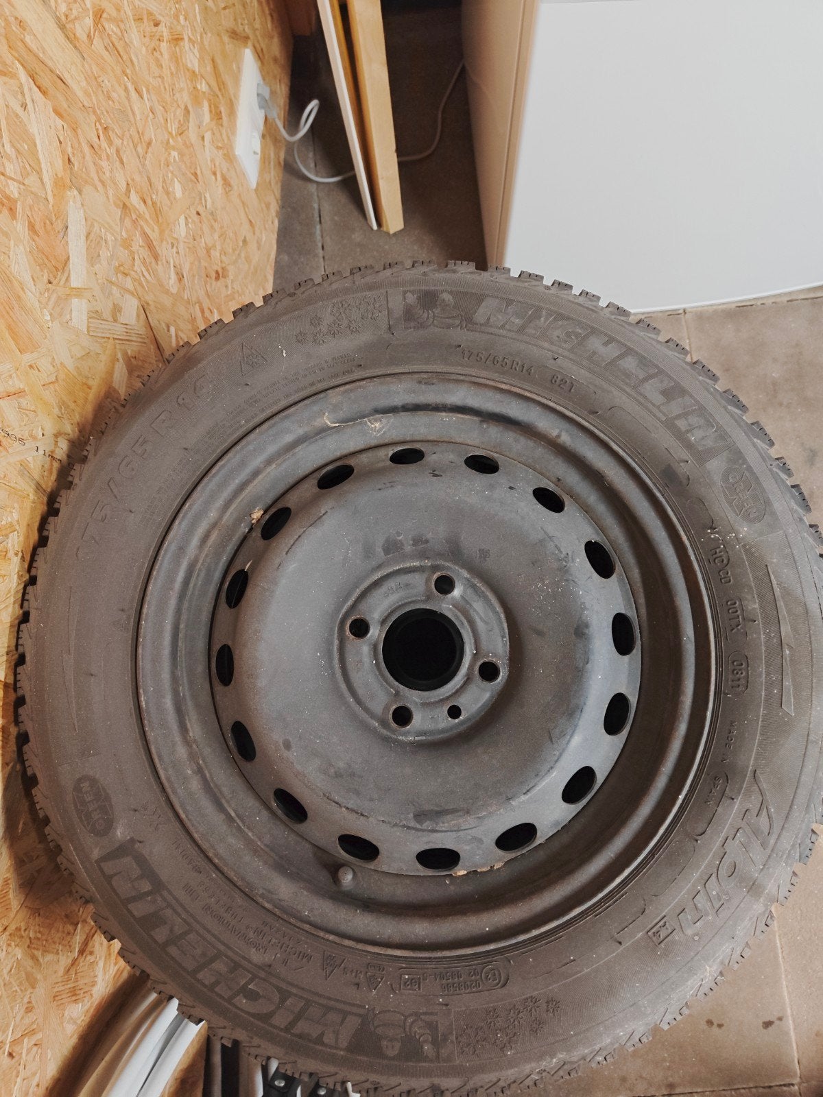 Michelin Alpine Winterbanden met stalen velg 175/65 R14, Auto-onderdelen, Banden en Velgen, 14 inch, Gebruikt, 175 mm, Banden en Velgen