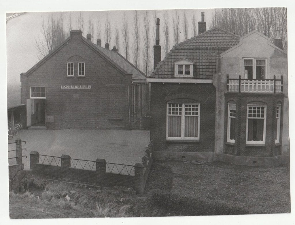 Willemstad 3 hele grote oude foto's jaren 70, Verzamelen, 1960 tot 1980, Gebruikt, Verzenden, Foto