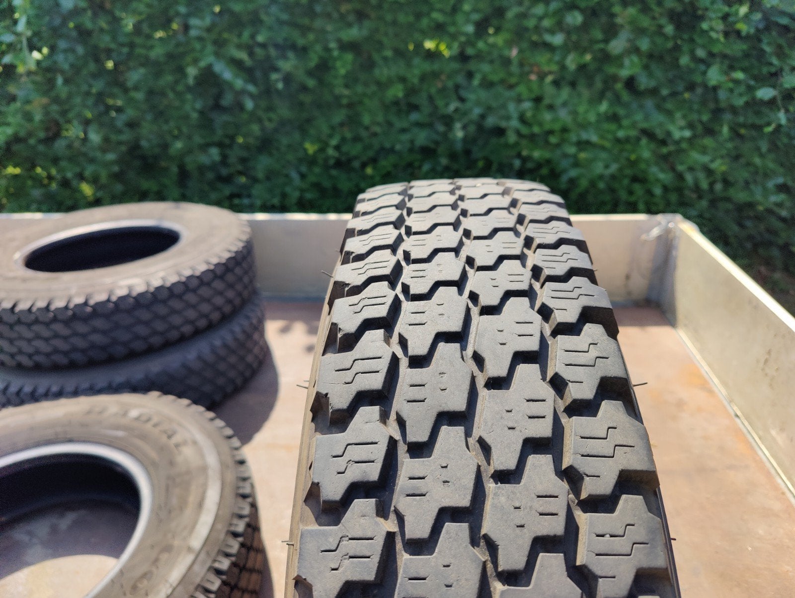 3 banden goodyear wrangler Radial 7.50R16C, Ophalen, Gebruikt, Overige merken, Overige Auto-onderdelen