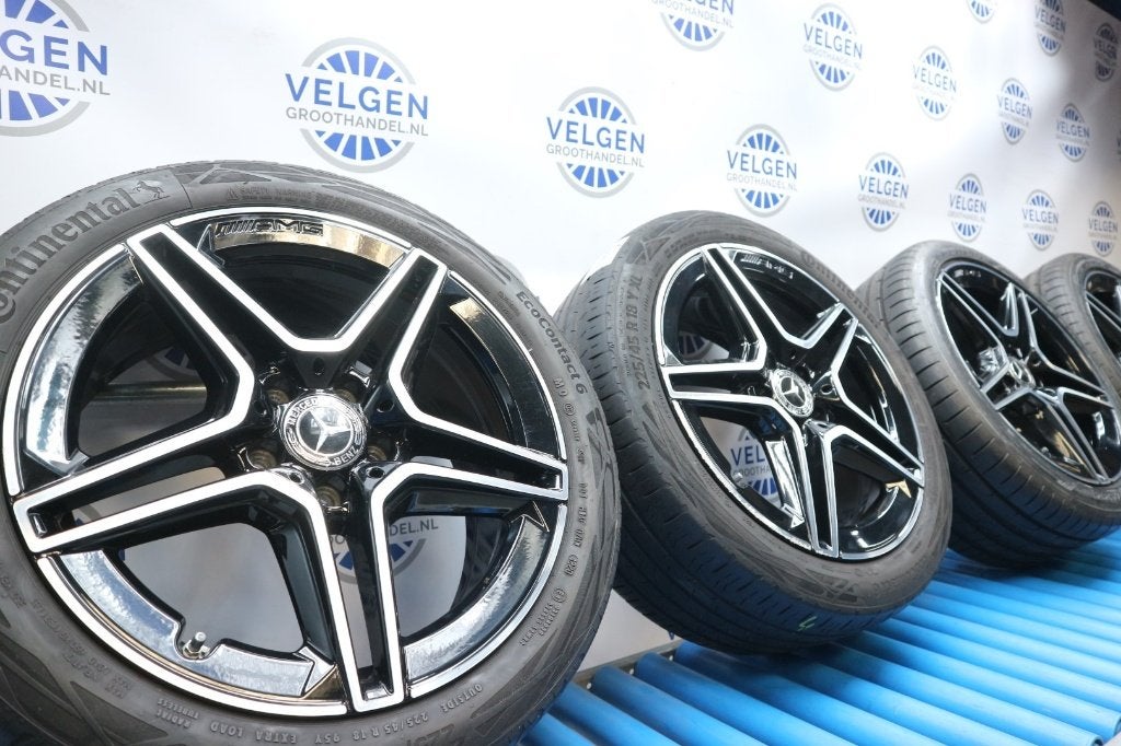 Mercedes C-klasse 18 inch AMG velgen w205 s205 + zomerbanden, Auto-onderdelen, Banden en Velgen, 18 inch, Gebruikt, Banden en Velgen