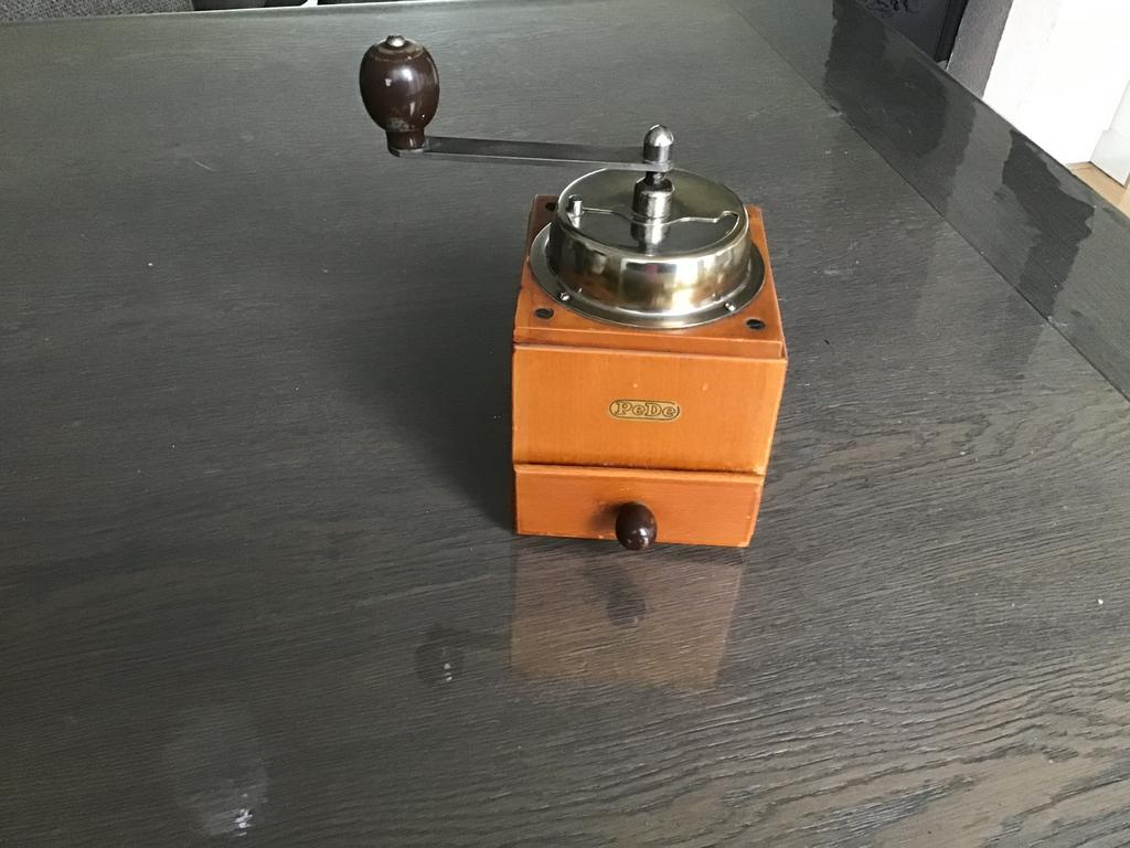 Hand koffie molen., Ophalen of Verzenden, Zo goed als nieuw