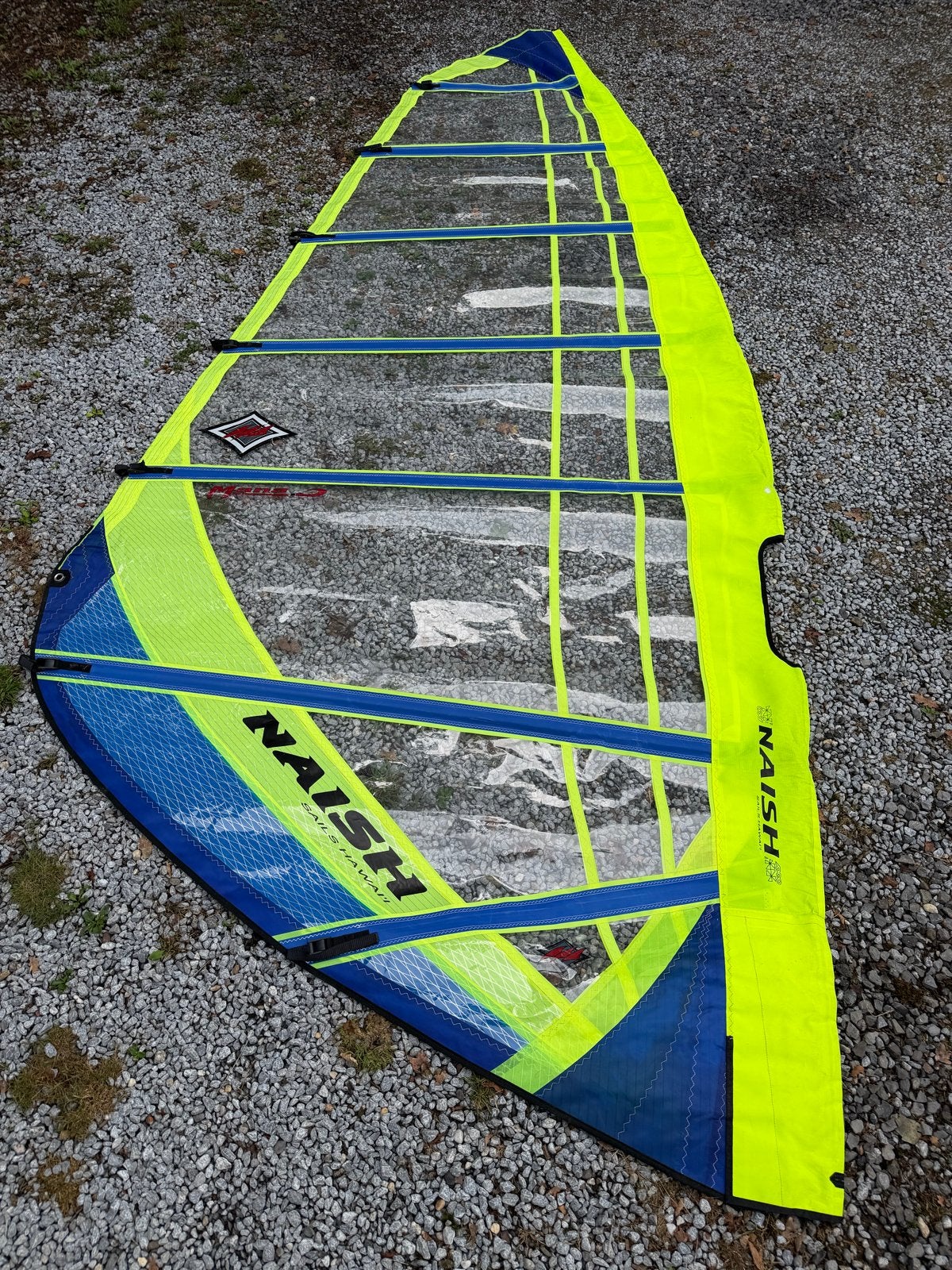 Naish Mana 5.8 m² windsurfzeil, Ophalen, 5 tot 6.5 m², Zo goed als nieuw, Zeil
