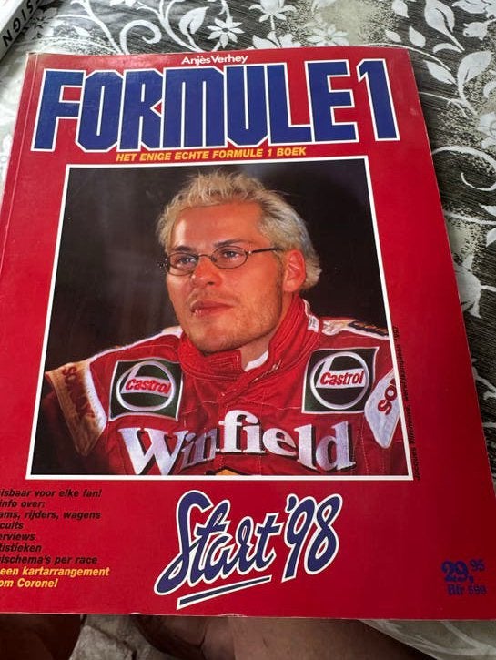 Formule 1 Start '98 - Het enige echte Formule 1 boek, Ophalen of Verzenden, Gelezen, Algemeen