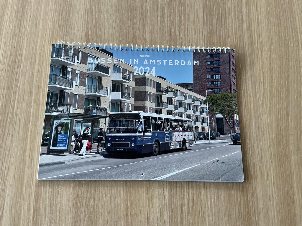 Bussen in Amsterdam  kalender 2024, Ophalen of Verzenden, Zo goed als nieuw, Bus of Metro, Overige typen
