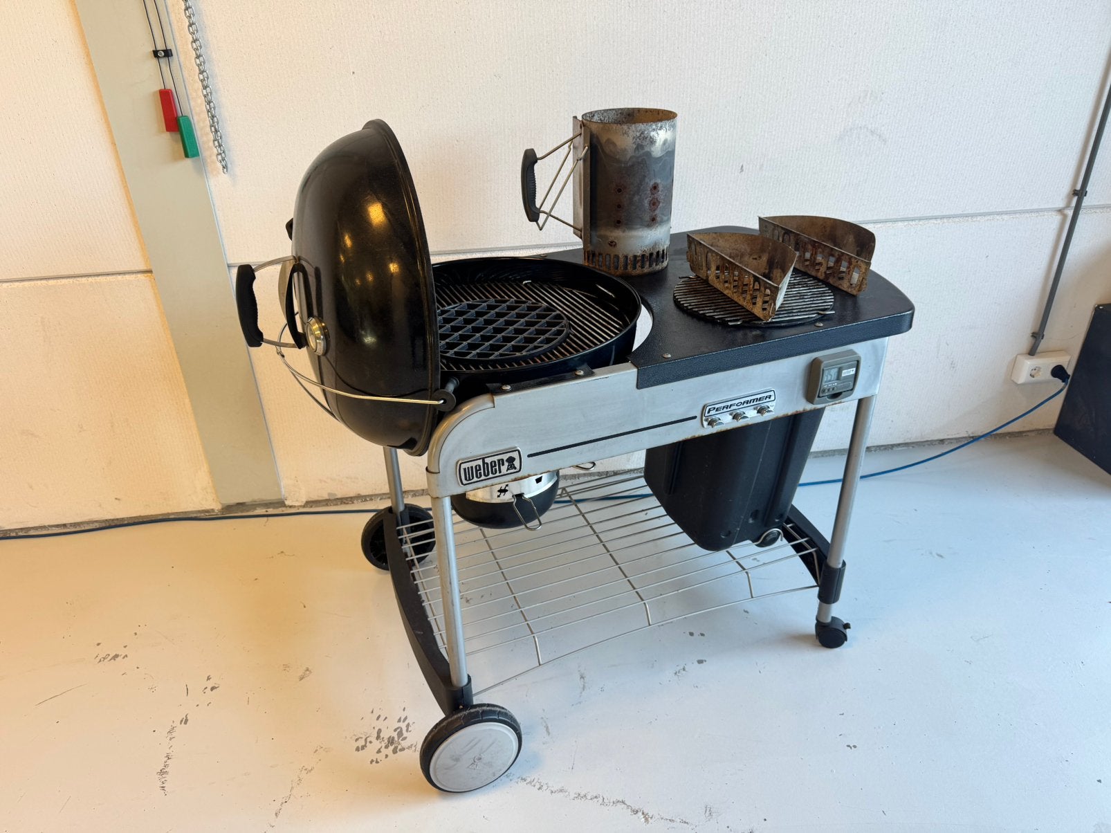 Weber performer premium bbq, Ophalen, Gebruikt, Met accessoires