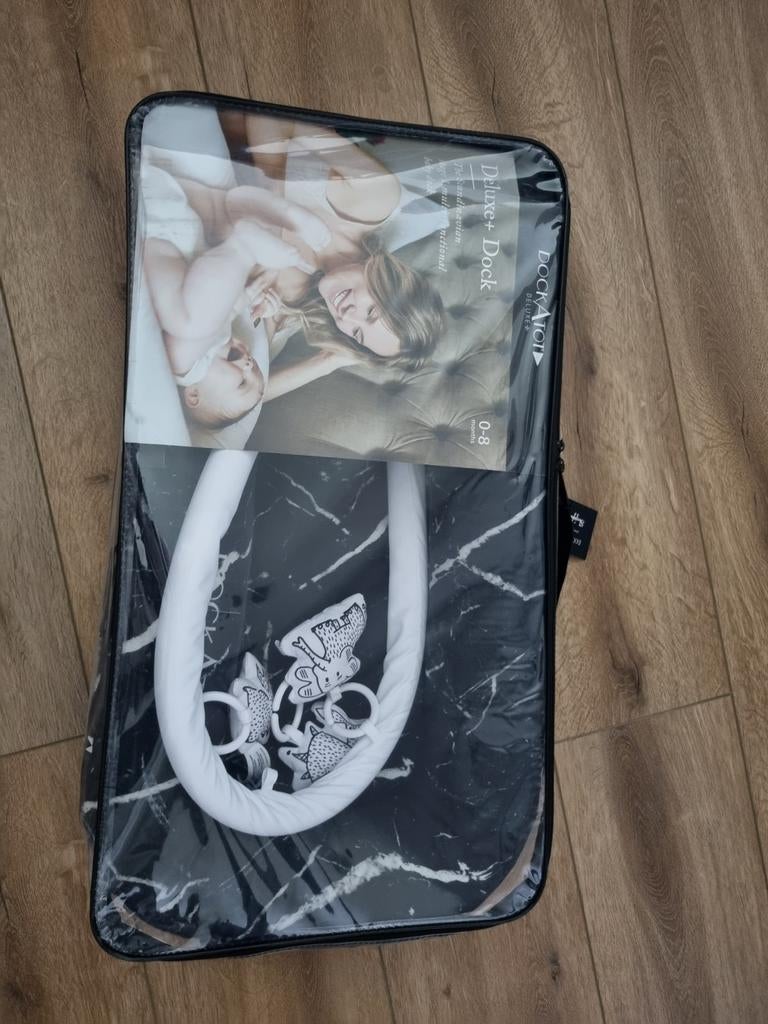 Dockatot Deluxe Babynestje Zwart Marmer met Speelboog, Ophalen of Verzenden, Zo goed als nieuw, Overige typen