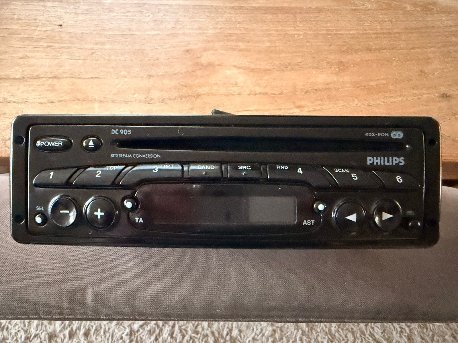 “Semi-klassieke” Philips DC905 Radio CD speler met RDS, Auto diversen, Ophalen of Verzenden, Zo goed als nieuw