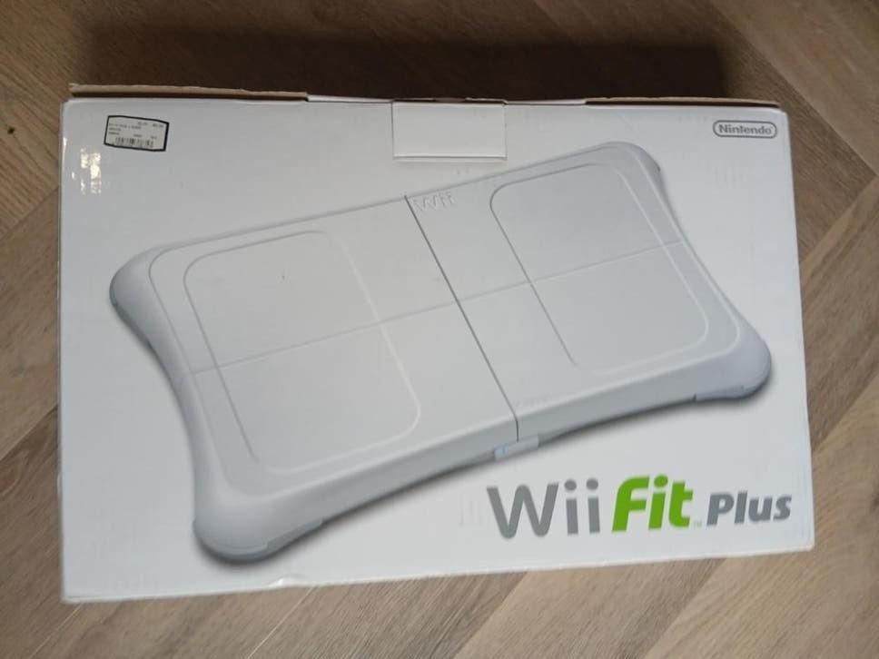 Wii Fit Plus Balance Board met spel en handleiding, Spelcomputers en Games, Ophalen, 1 speler, Zo goed als nieuw, Vanaf 3 jaar