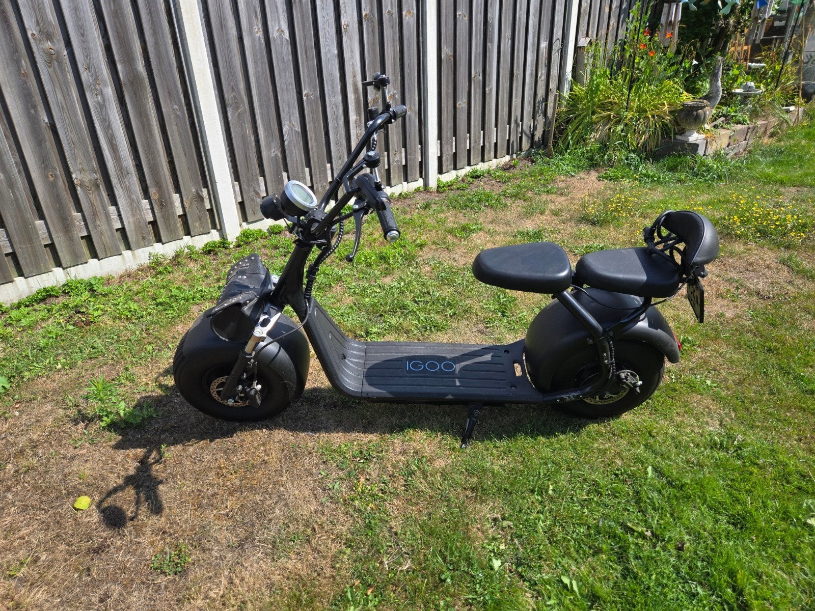 IGOO elektrische scooter km 627 2 sleutels en alarm, Fietsen en Brommers, Snorfietsen en Snorscooters, Elektrisch, Zo goed als nieuw