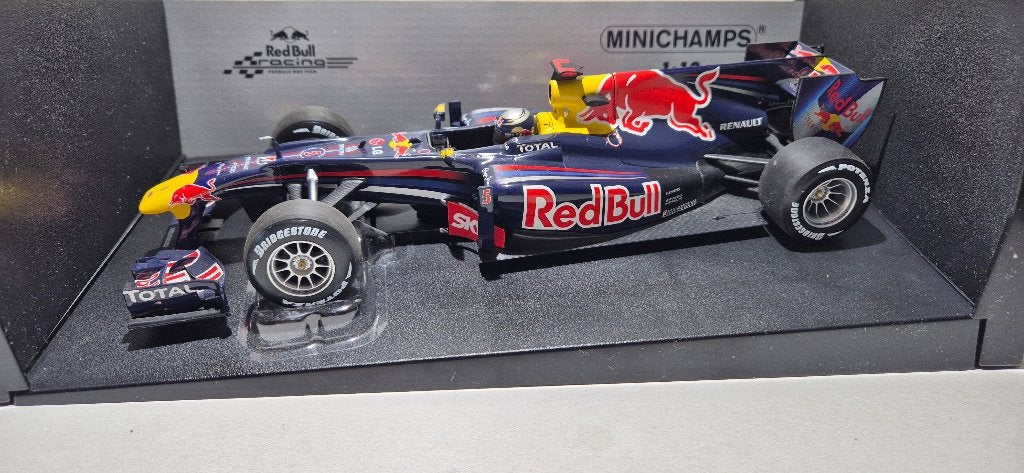 F1 Red Bull RB6 Sebastian Vettel Brazilian Winner Boxed 1/18, Hobby en Vrije tijd, Modelauto's | 1:18, Ophalen of Verzenden, Zo goed als nieuw