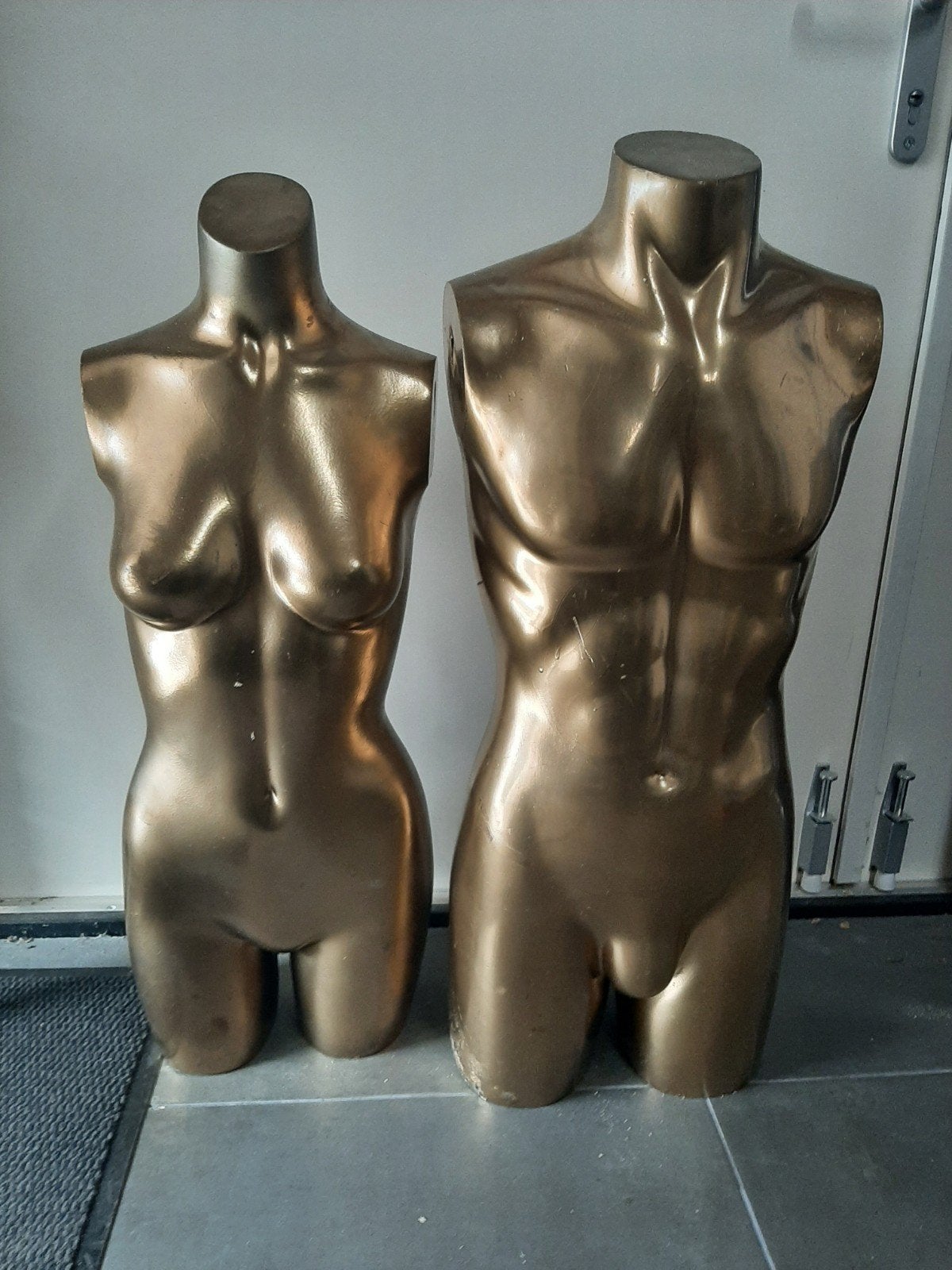 Man en vrouw torso paspoppen - Goudkleurig, Ophalen of Verzenden