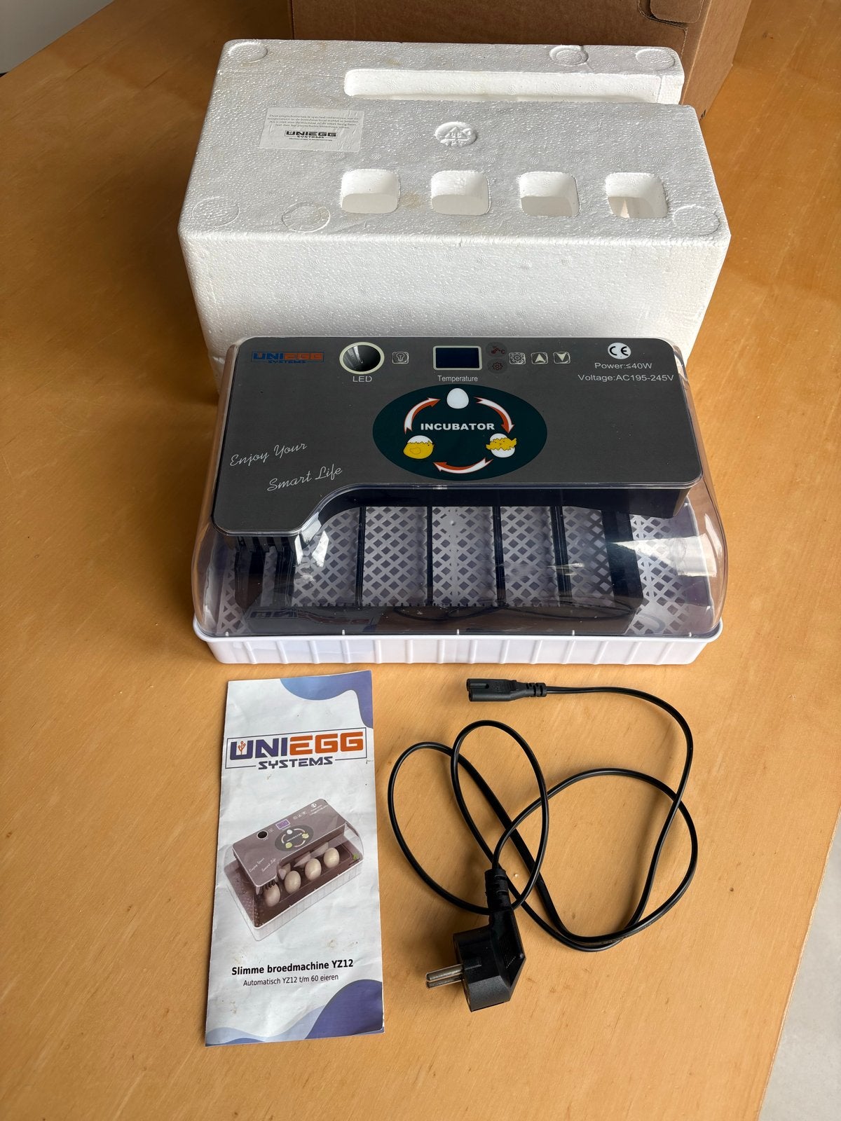 Broedmachine Uniegg 12 t/m 60 eieren incl. Warmteplaat, Ophalen of Verzenden, Zo goed als nieuw, Broedmachine