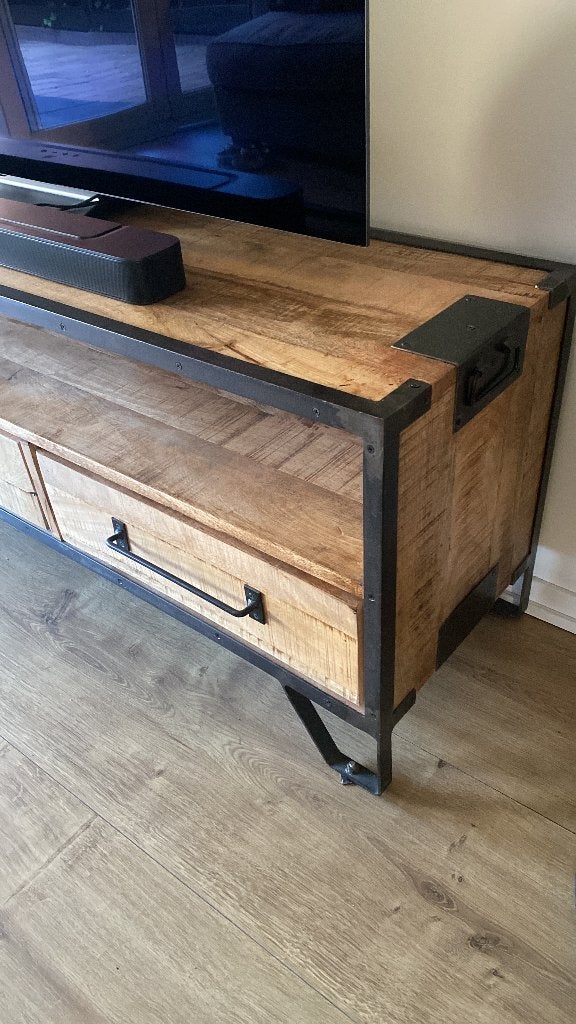 Mango hout Industrieel TV meubel, 150 tot 200 cm, Ophalen of Verzenden, Zo goed als nieuw, Minder dan 100 cm