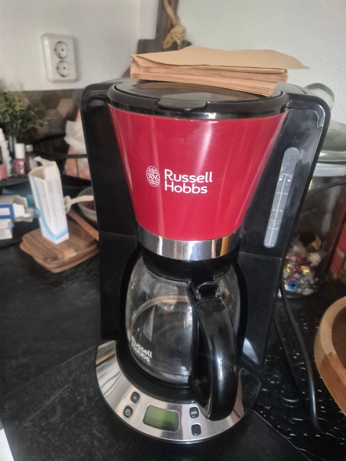 Russell Hobbs Koffiezetapparaat - Rood/Zwart, Ophalen, Gebruikt, 10 kopjes of meer, Koffiemachine