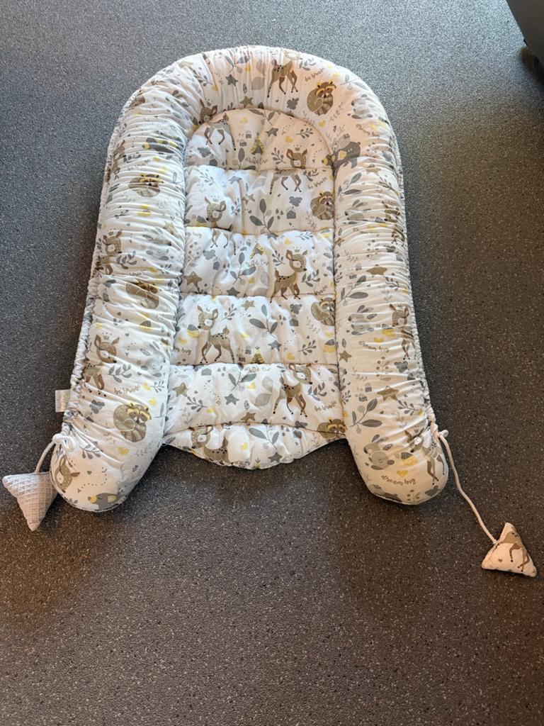 Baby nestje met bosdierenprint, Ophalen, Zo goed als nieuw, Overige typen