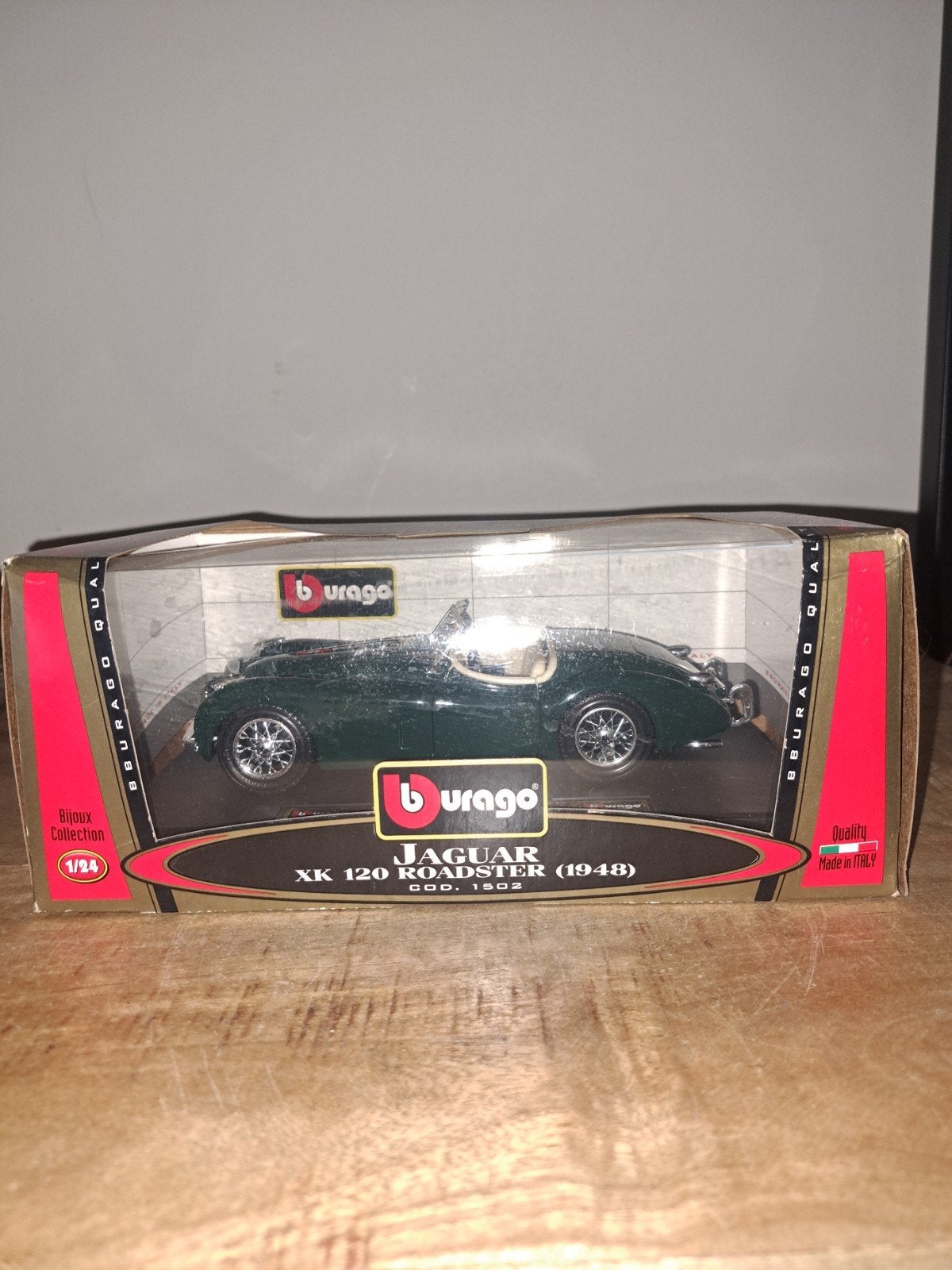 burago model jaquar xk 120 roadster in o.v.p, Hobby en Vrije tijd, Auto, Ophalen of Verzenden, Zo goed als nieuw, N.b