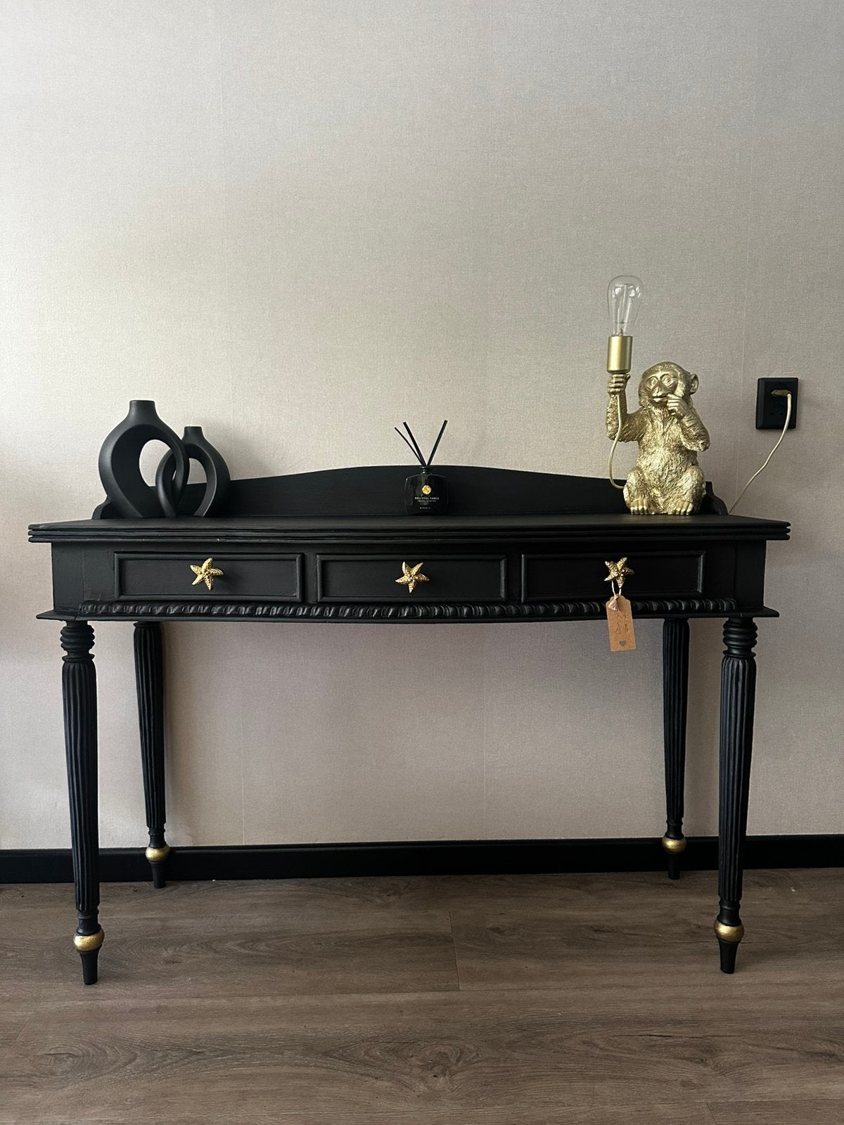 Prachtige sidetable mat zwart goud queen anne brocante, Huis en Inrichting, Tafels | Sidetables, Ophalen, Gebruikt, 100 tot 150 cm