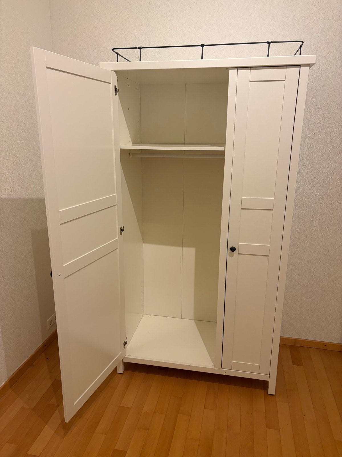 Witte kledingkast met hangruimte en planken, Ophalen, 50 tot 100 cm, Zo goed als nieuw, 150 tot 200 cm