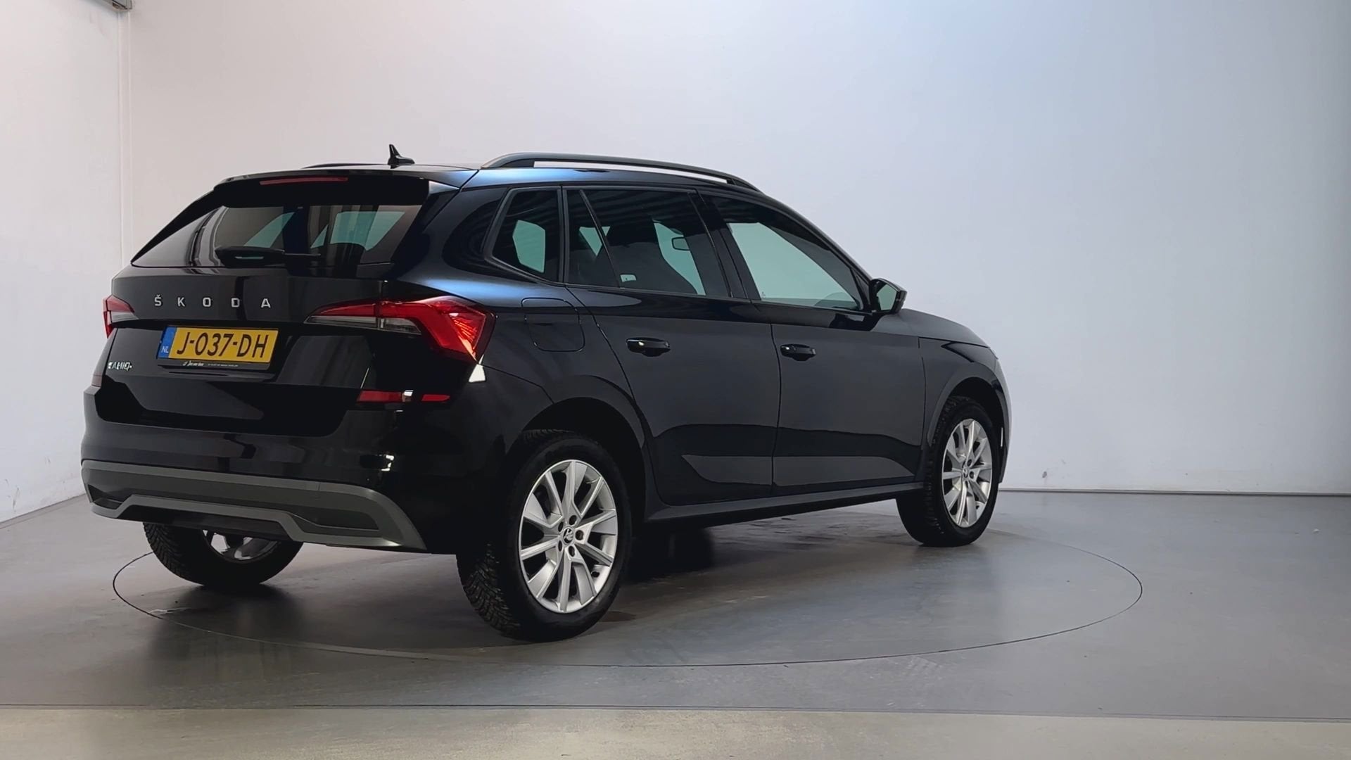 Skoda Kamiq 1.0 TSI 116pk DSG Sport Business Stoelverwarming, Dealer onderhouden, Stof, Gebruikt, Met garantie (alle)