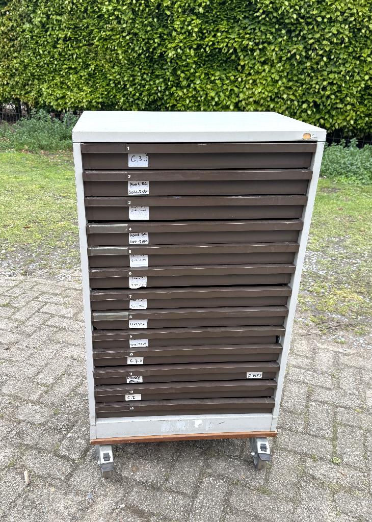 Hoge ladenkast 64x45xH113 met 13 laden. Op wielen., Huis en Inrichting, Kasten | Ladekasten, Ophalen, Gebruikt, 5 laden of meer