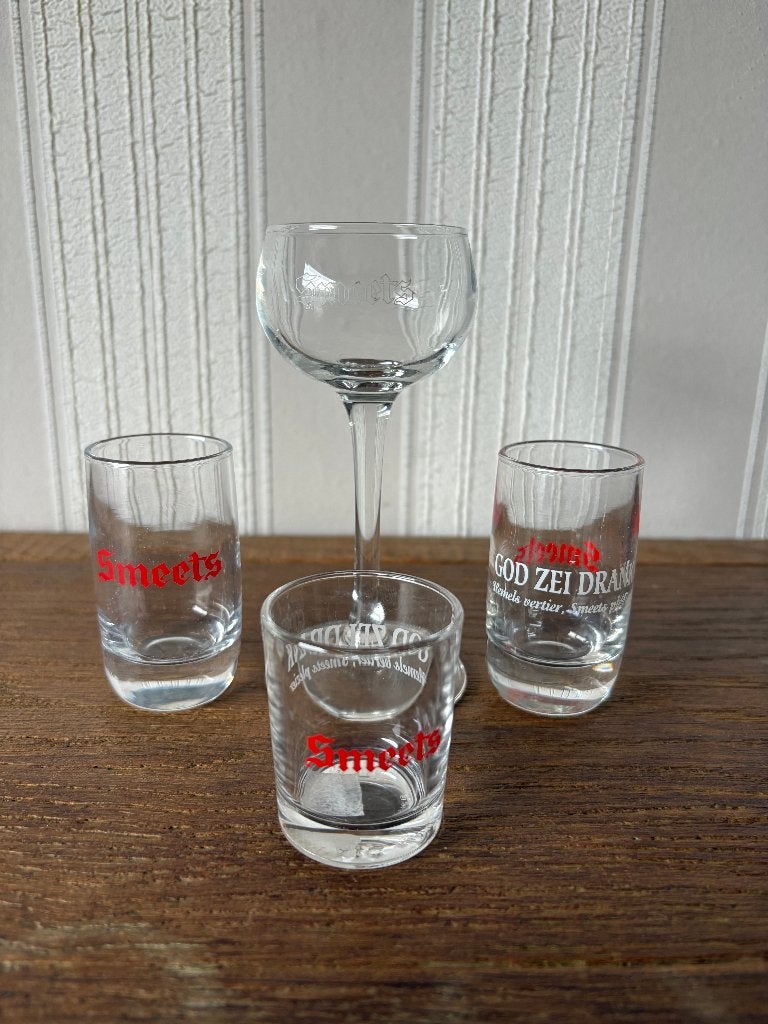 Set van 4 vintage Smeets Hasselt jeneverglazen, Ophalen of Verzenden, Zo goed als nieuw, Borrel- of Shotglas