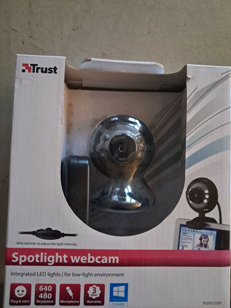Nieuwe Trust webcam met LED verlichting (ongeopend), Computers en Software, Webcams, MacOS, Nieuw, Ophalen of Verzenden, Trust