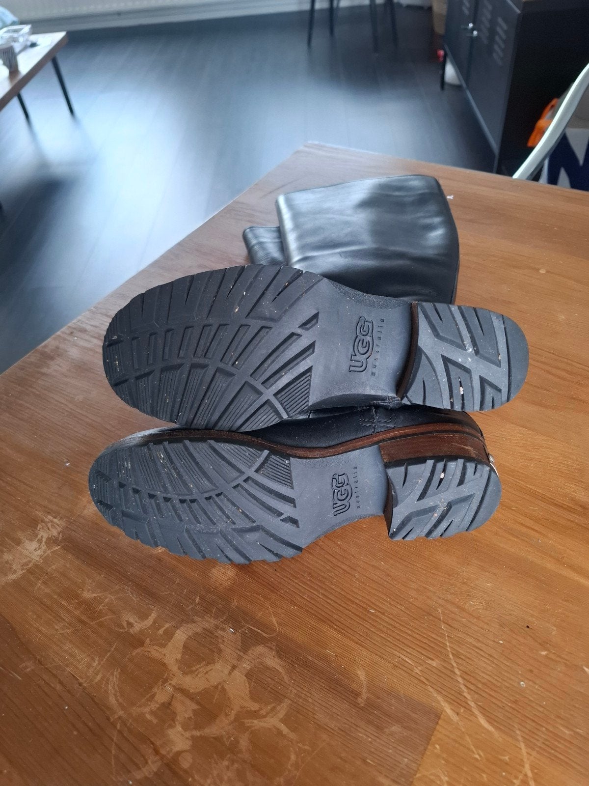 UGG hoge winterlaarzen, zolen als nieuw. maat 37, Ophalen, Zo goed als nieuw, Zwart