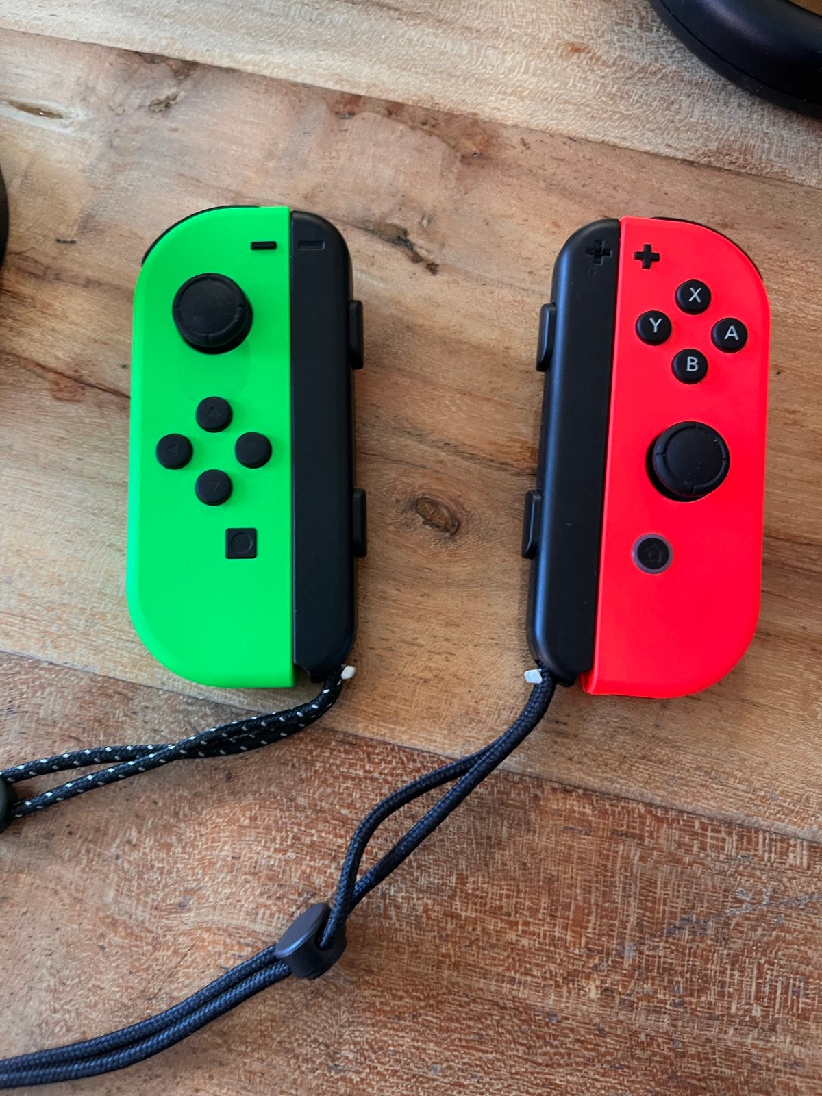 Nintendo Switch Joy-Cons, stuurwielen en oplader, Ophalen, Overige controllers, Zo goed als nieuw, Draadloos
