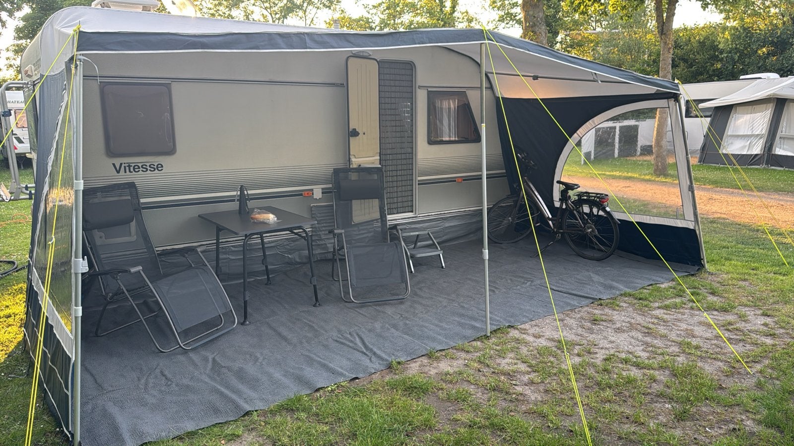Nette Beyerland Vitesse 496LB uit 2001 met mover, Rondzit, Schokbreker, Frans bed, Particulier