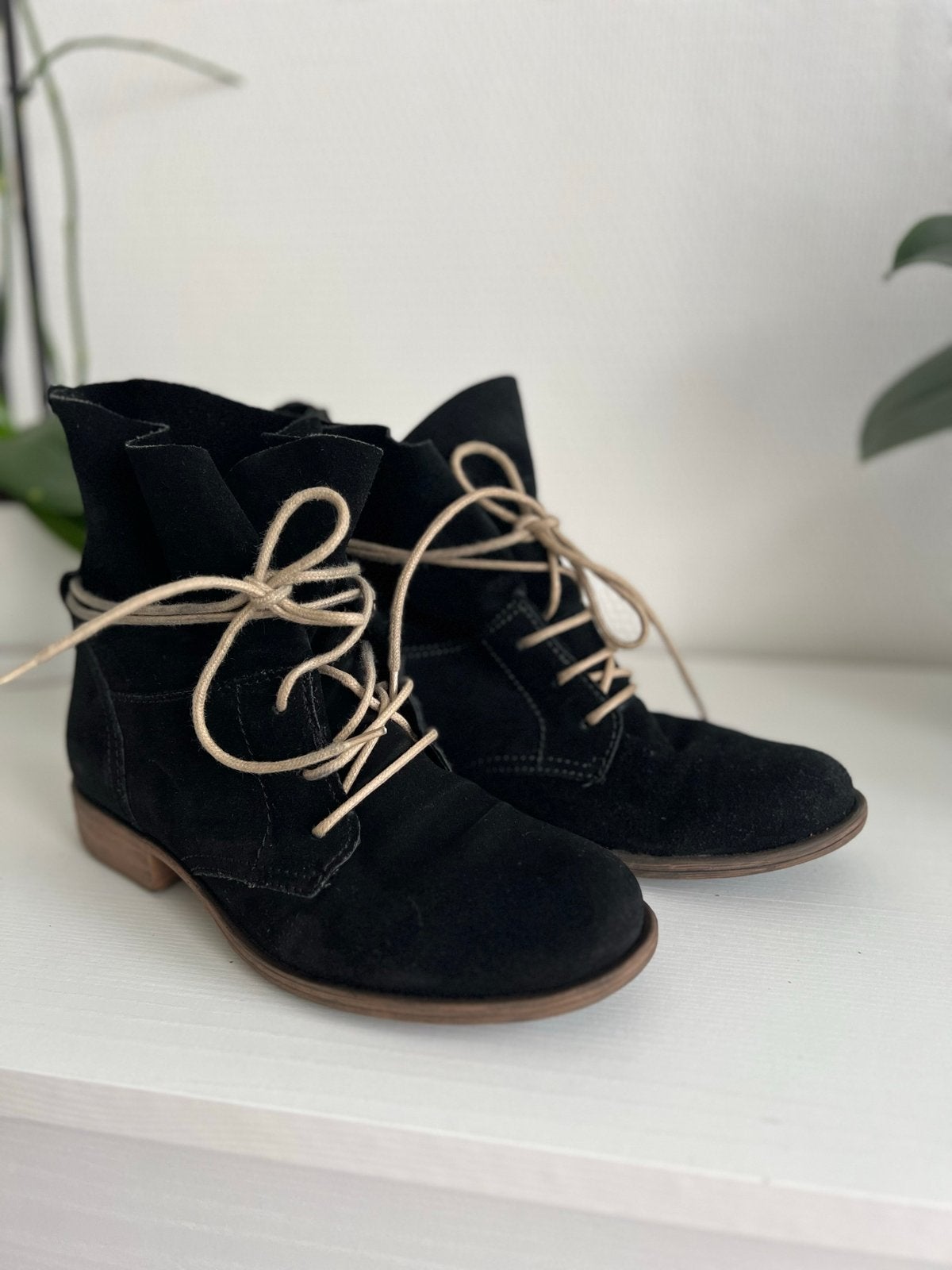 Zwarte suède veterlaarsjes, Kleding | Dames, Zwart, Lage of Enkellaarzen, Ophalen of Verzenden, Gedragen