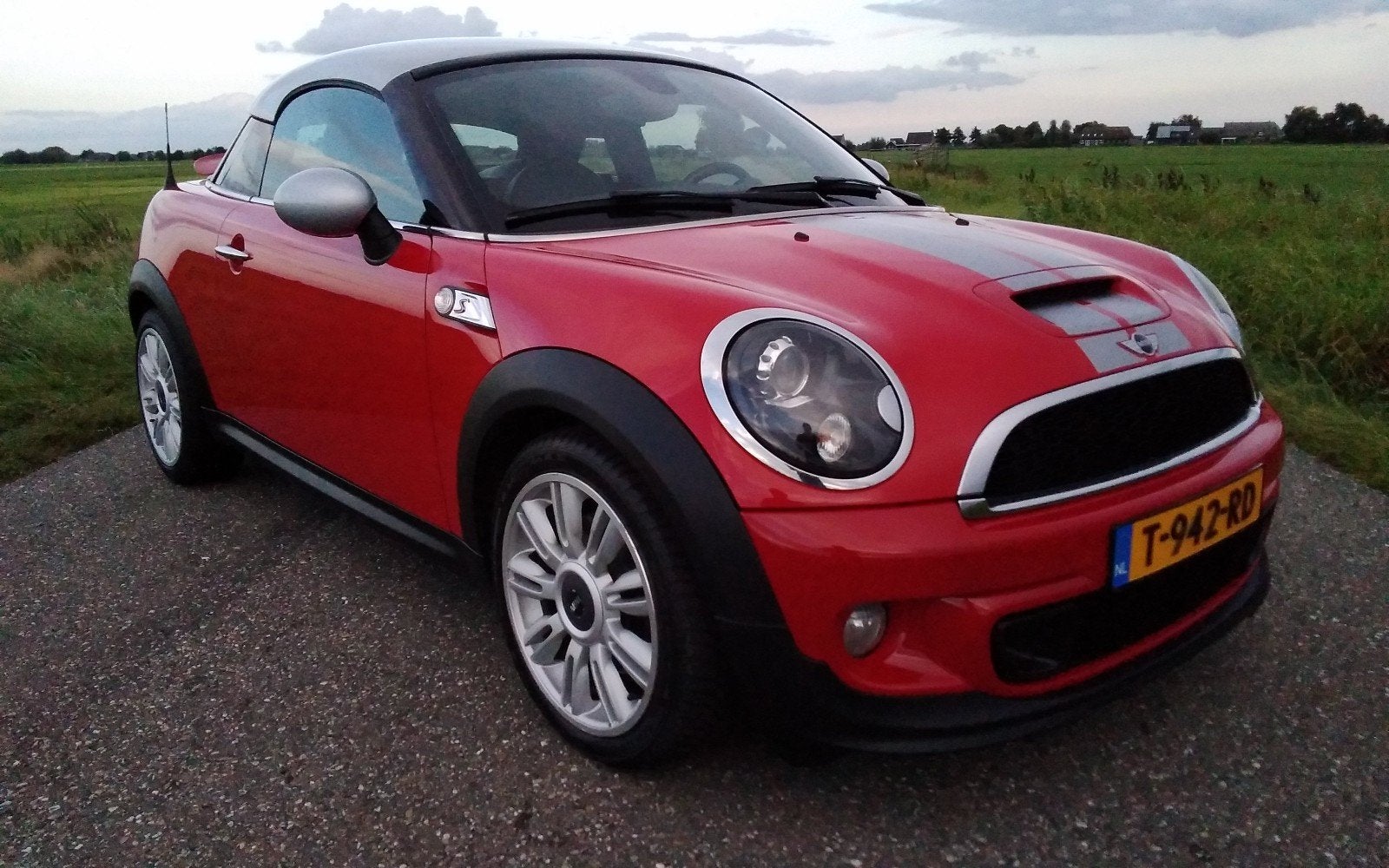 Mini Coupé 1.6 Cooper S 185PK Xenon Navigatie Harman Kardon, Euro 5, Zwart, 4 cilinders, 49 €/maand