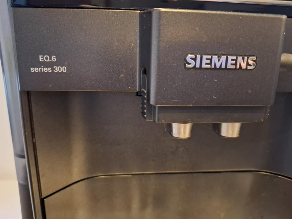 Siemens koffiemachine EQ.6 series 300, Witgoed en Apparatuur, Koffiezetapparaten, Ophalen, Gebruikt, Koffiemachine, Koffiebonen